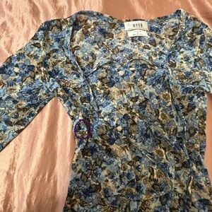 beautiful blue flower blouse!